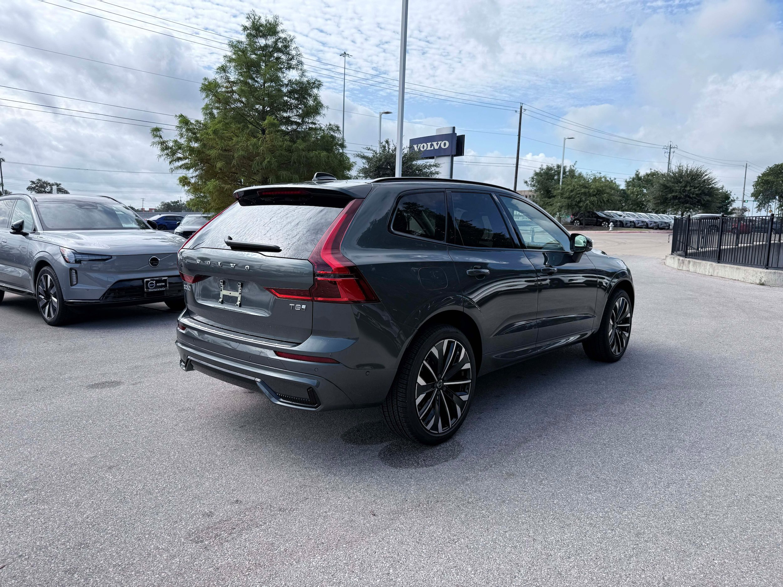 New 2026 Volvo XC60 T8 Ultra w/ Protection Package Premier AWD/4WD image 6