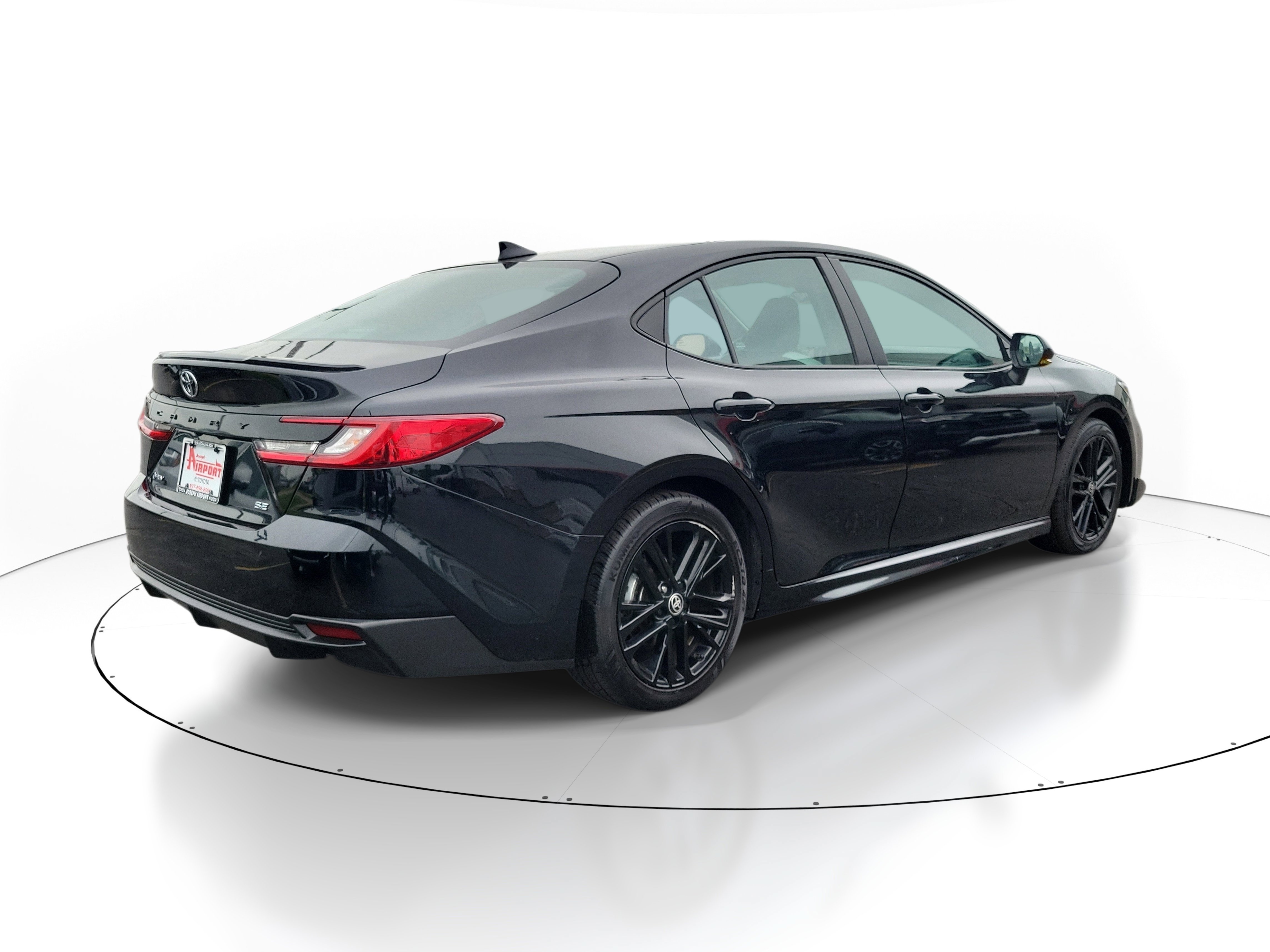 Used 2025 Toyota Camry SE FWD image 4