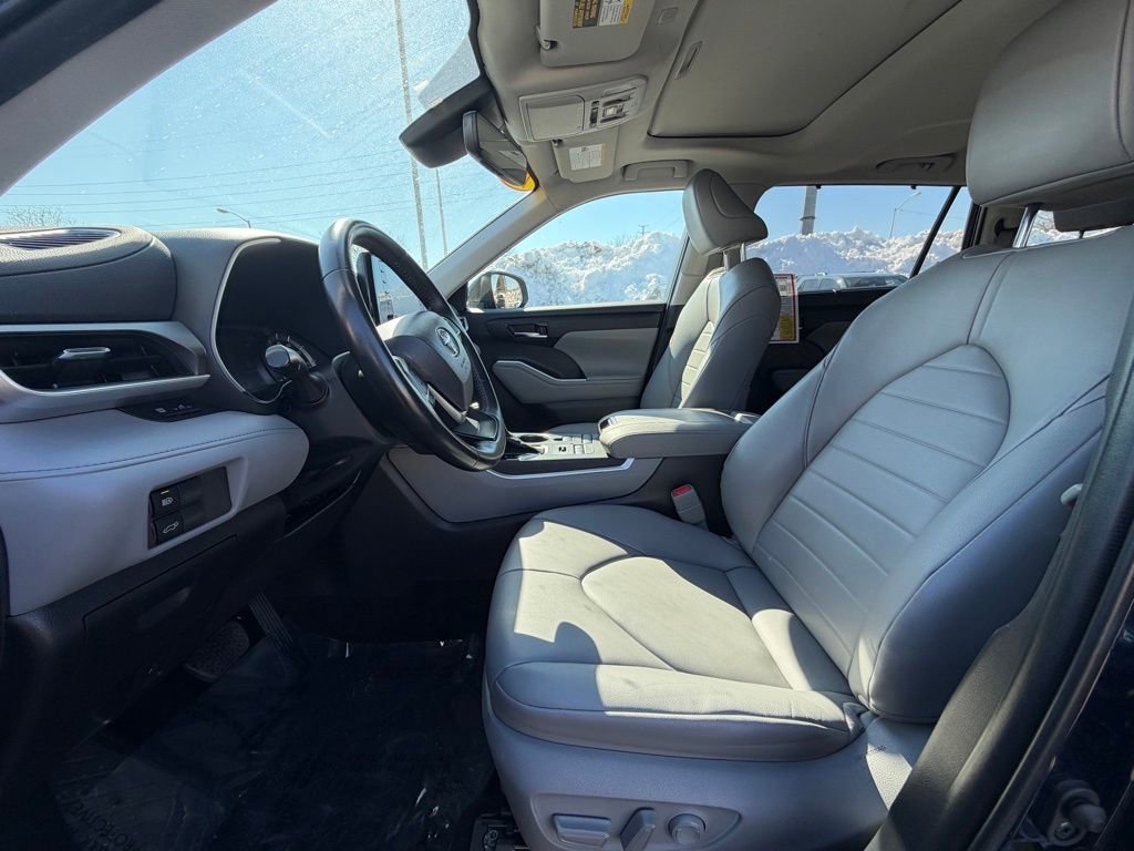 Used 2022 Toyota Highlander XLE image 15