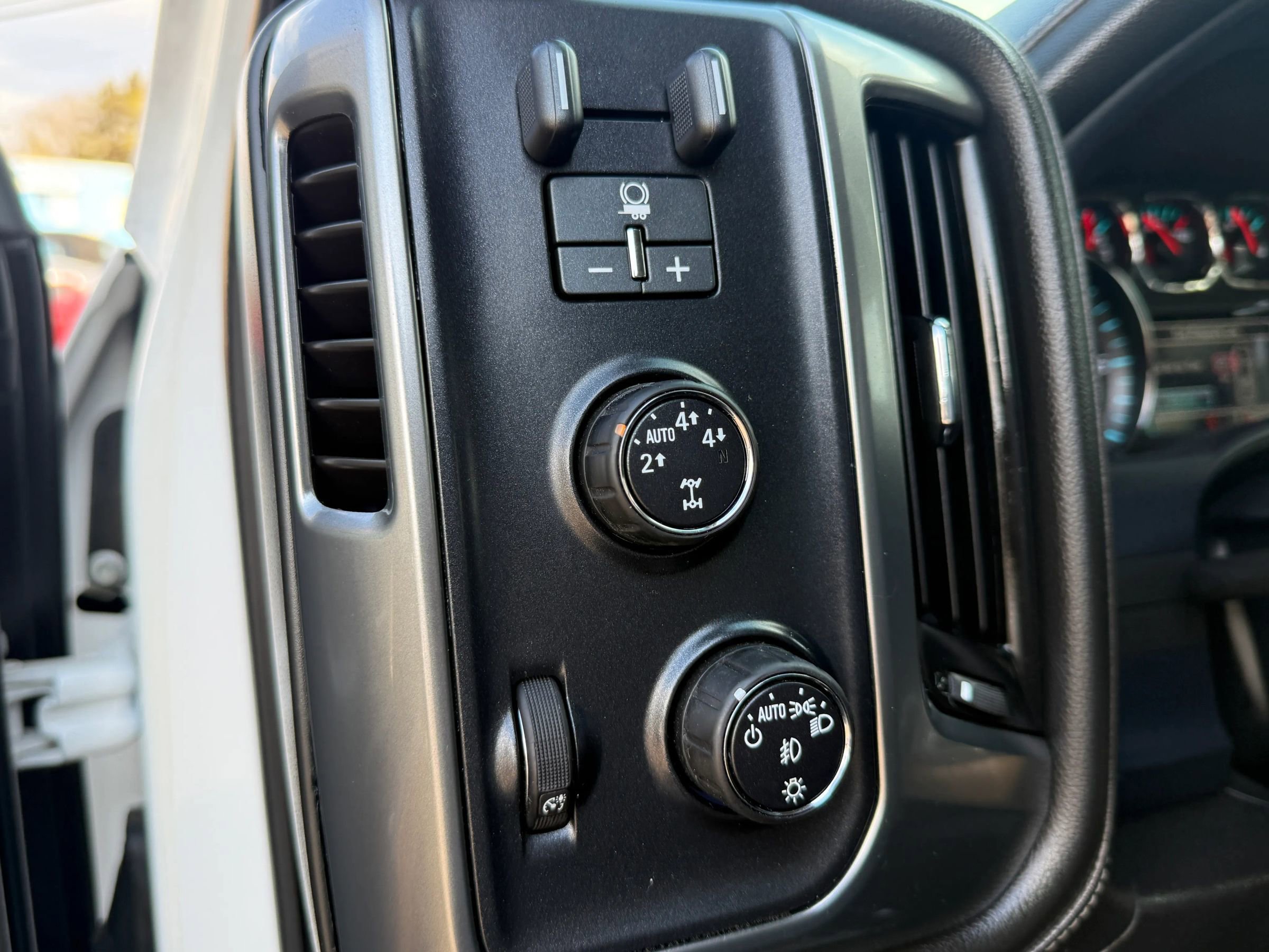 Used 2015 Chevrolet Silverado 1500 LTZ w/ LTZ Plus Package image 43