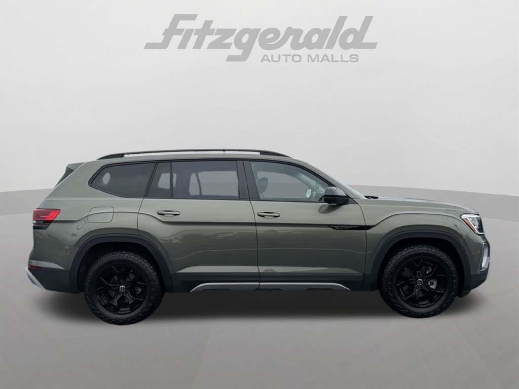 Used 2024 Volkswagen Atlas Peak Edition SE AWD/4WD image 10