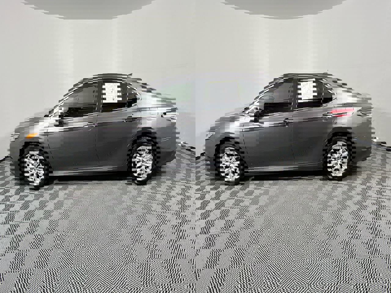 Used 2019 Toyota Camry LE image 8