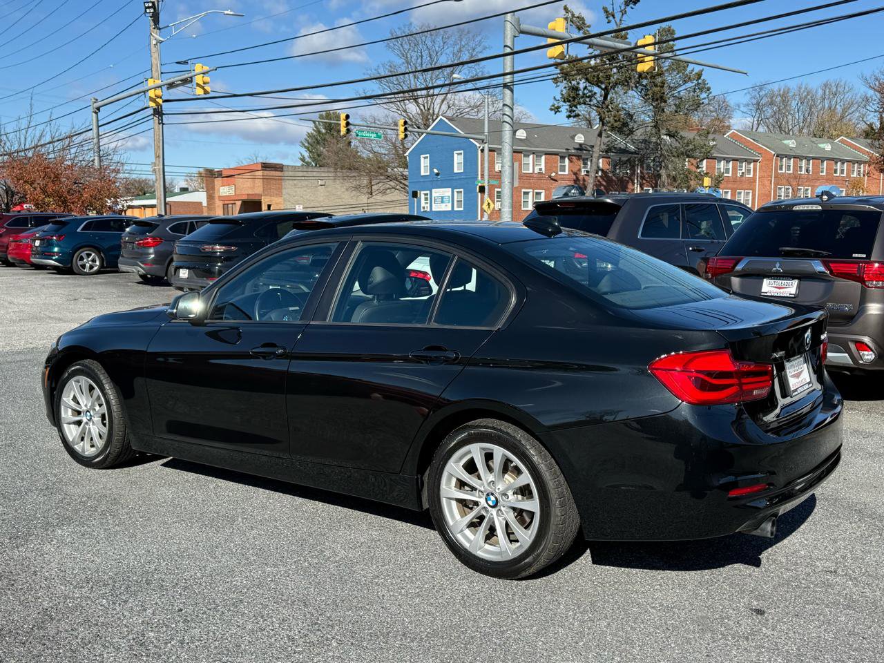 Used 2018 BMW 320i xDrive Sedan w/ Convenience Package image 16