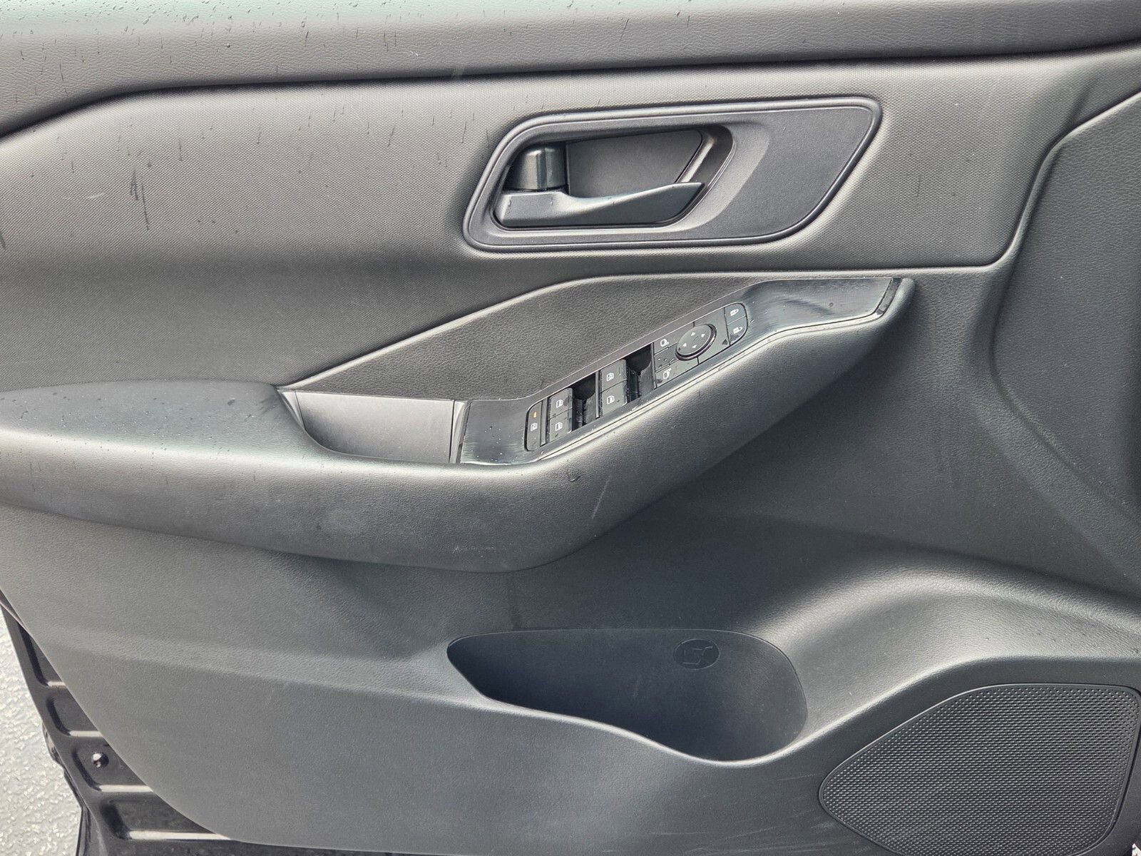 Used 2024 Nissan Rogue S image 27