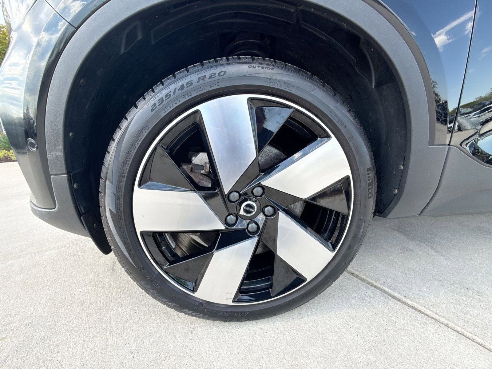 Certified 2023 Volvo C40 P8 Recharge Ultimate w/ Protection Package Premier AWD/4WD image 12