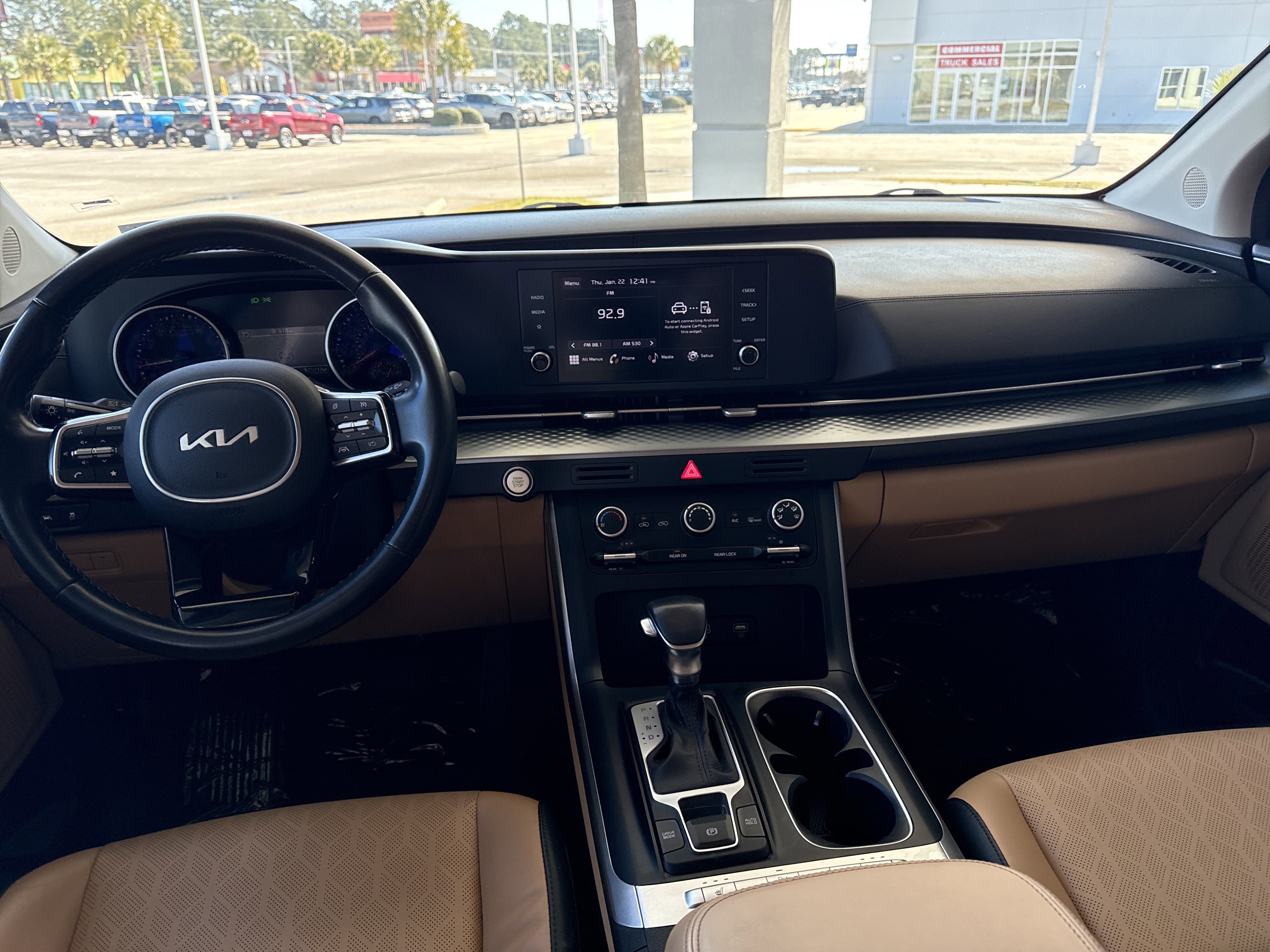 Used 2023 Kia Carnival LX image 25