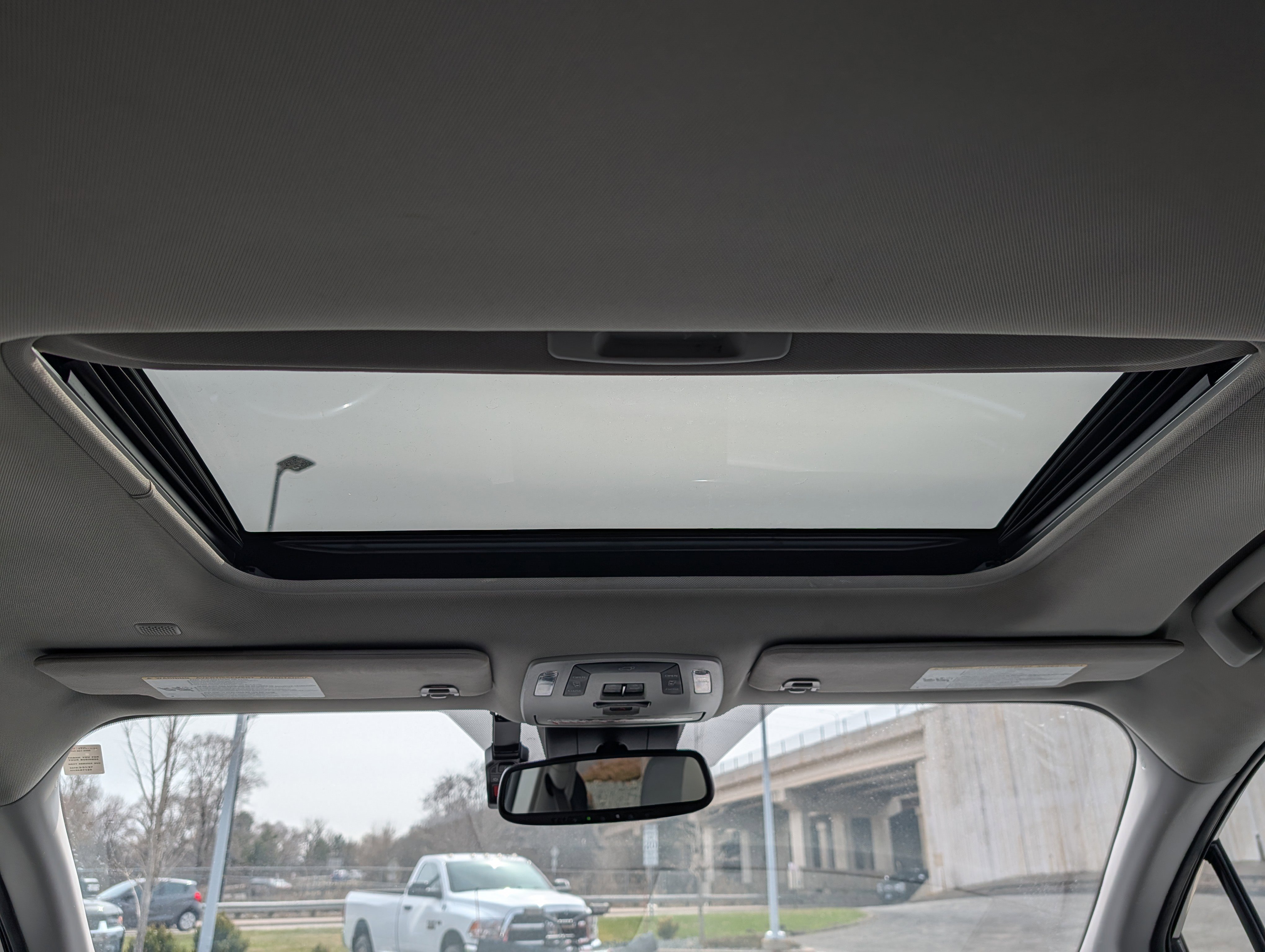 Used 2023 Toyota Sienna XLE FWD image 32