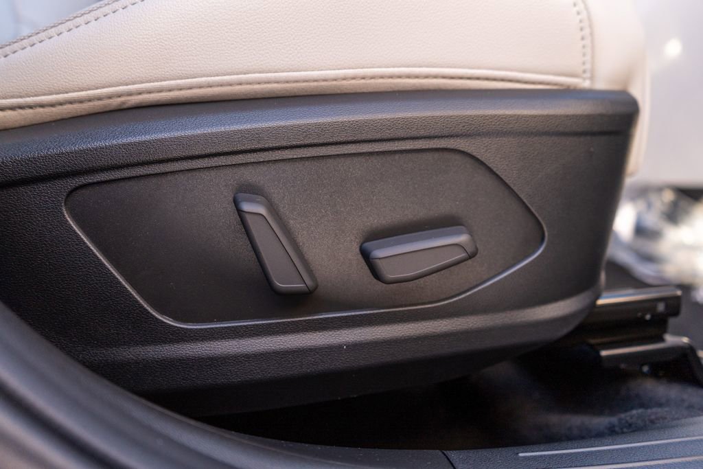 New 2025 Hyundai Tucson Limited image 13