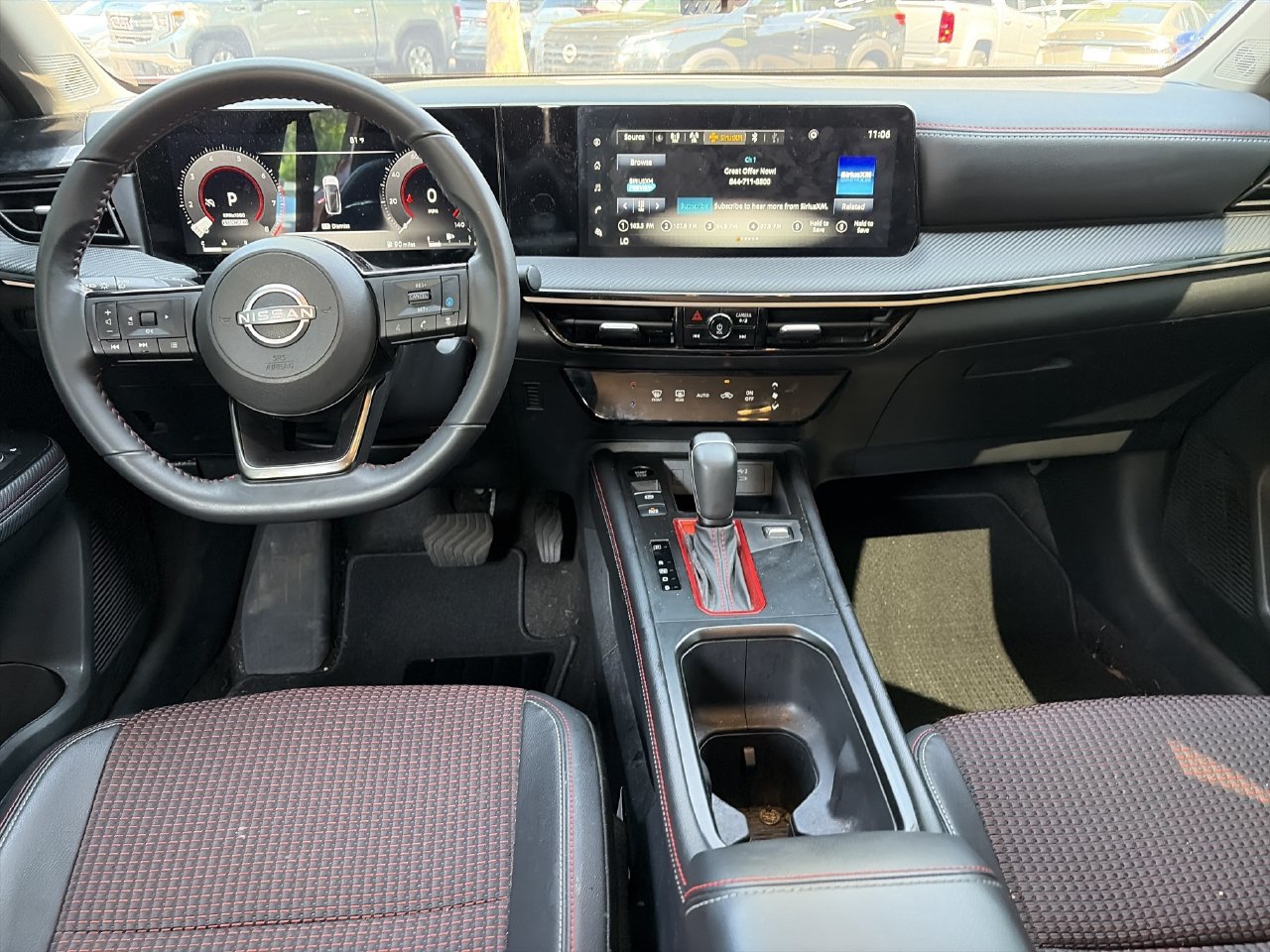 Used 2025 Nissan Kicks SR FWD image 2