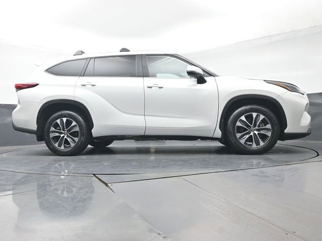 Certified 2023 Toyota Highlander XLE image 44