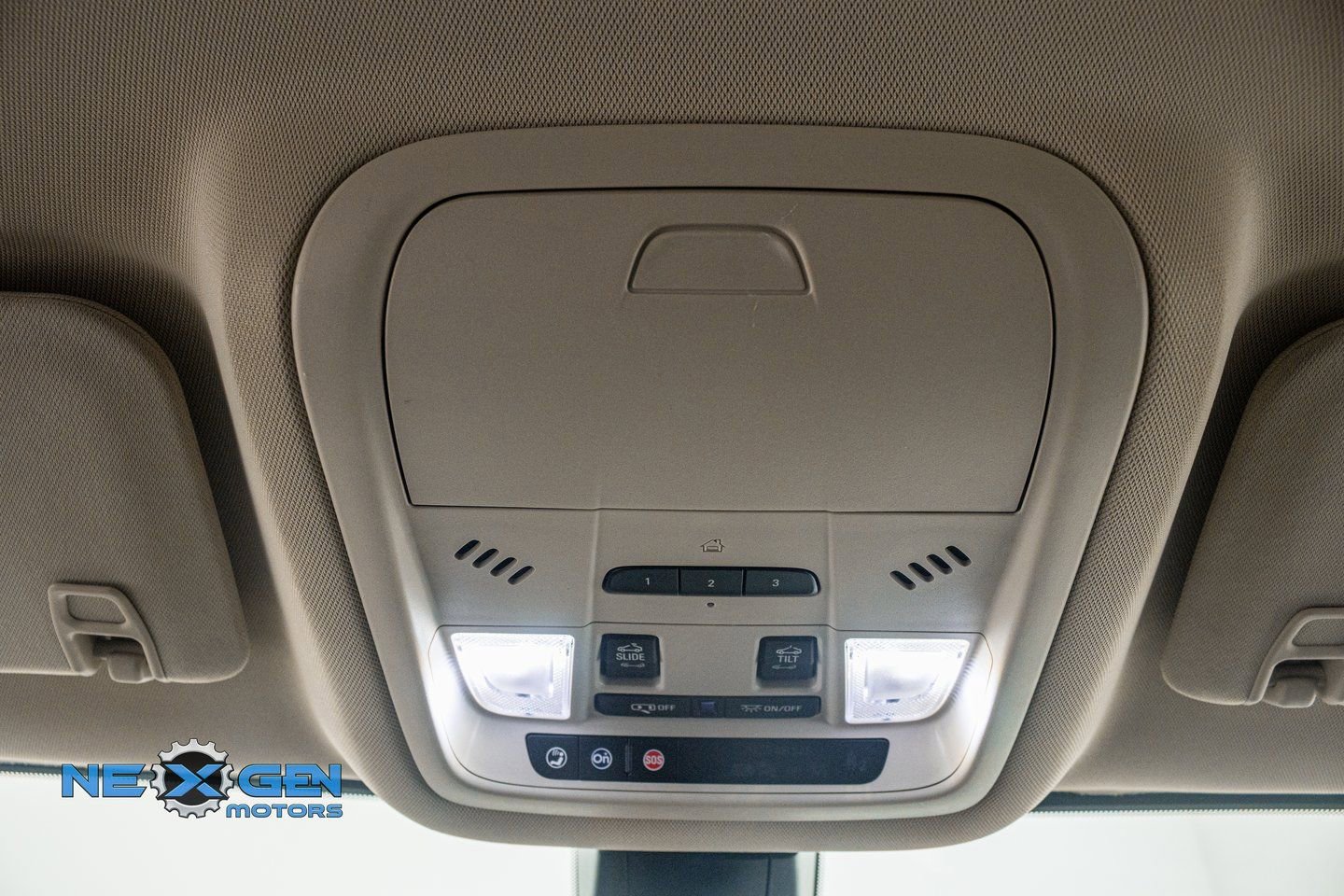 Used 2020 GMC Acadia Denali w/ Denali Ultimate Package image 27