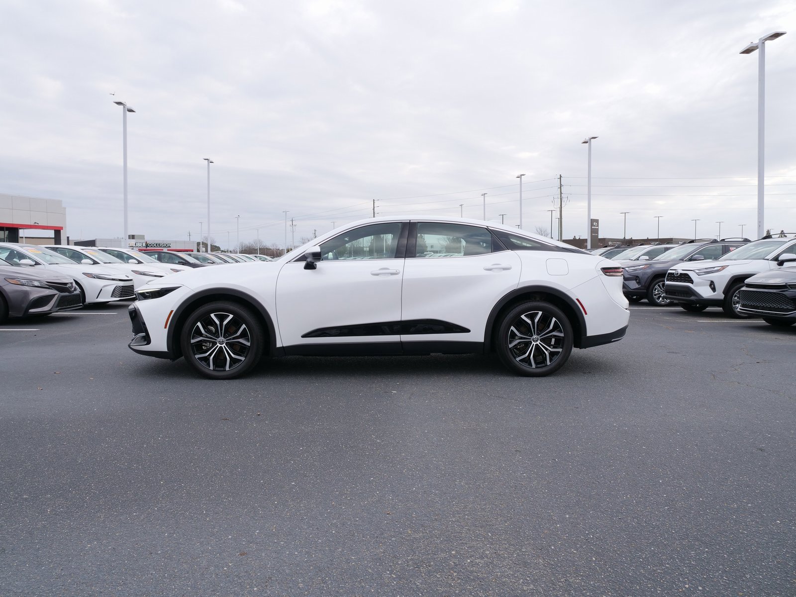 Used 2023 Toyota Crown Limited image 6