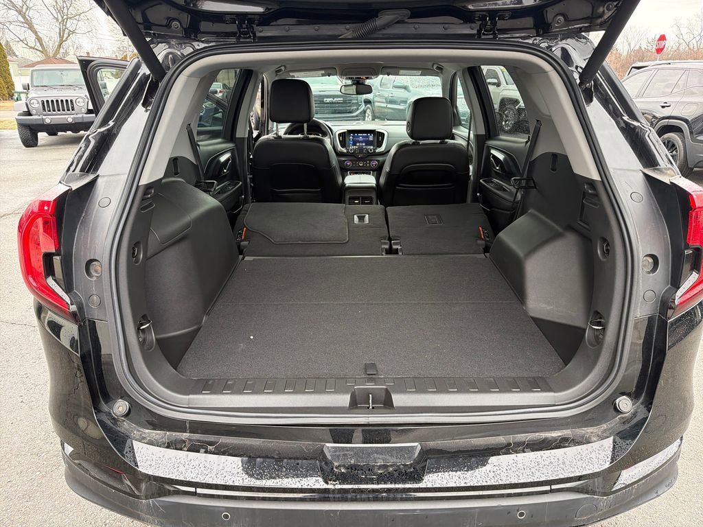 Used 2023 GMC Terrain SLT w/ Elevation Edition image 24