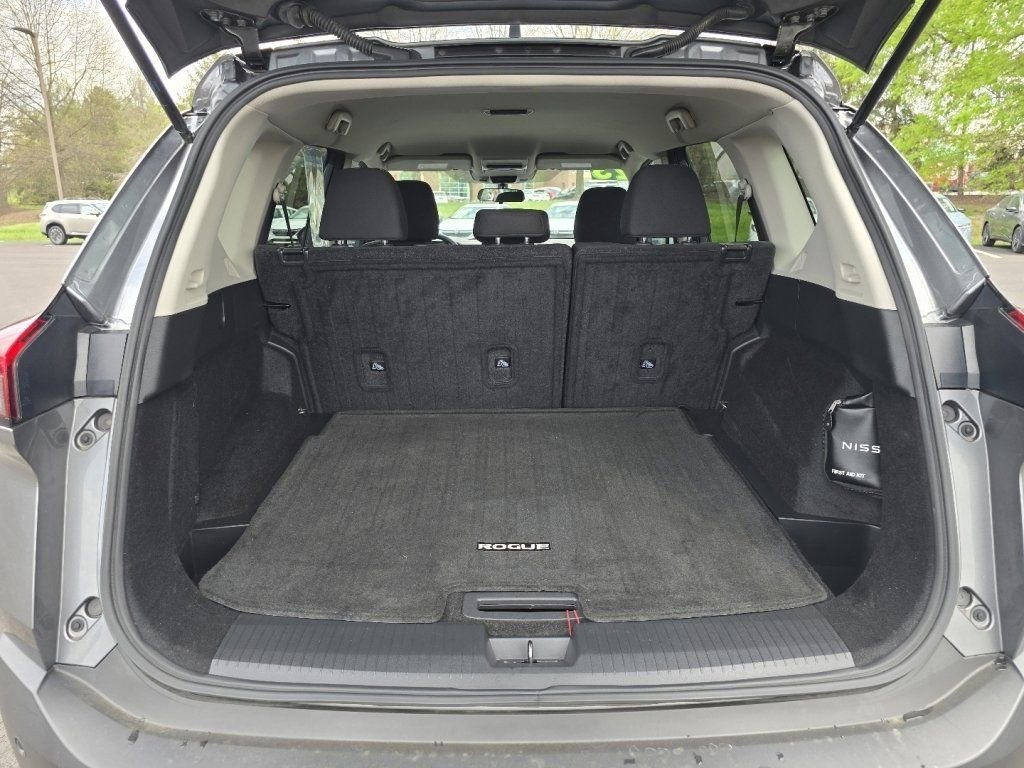 Used 2023 Nissan Rogue S AWD/4WD image 14
