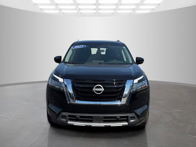 Used 2025 Nissan Pathfinder SL AWD/4WD image 2
