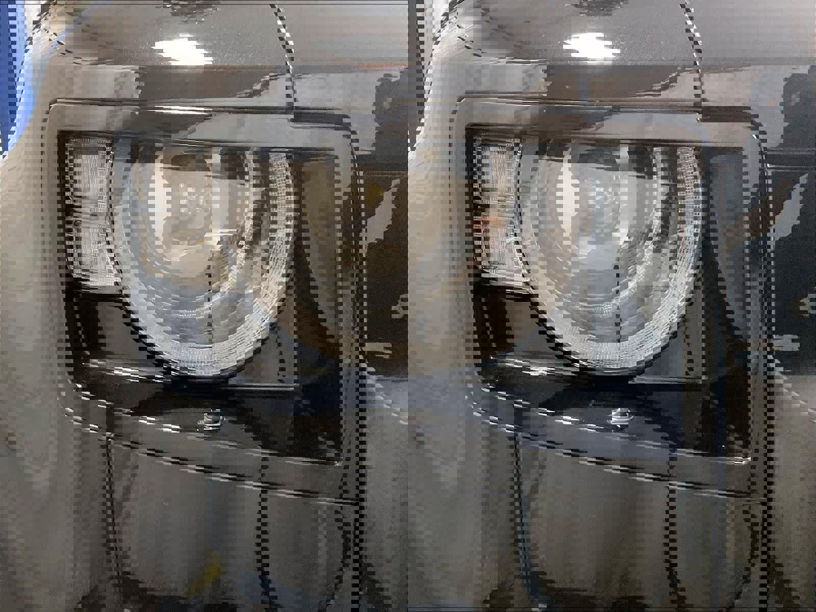 Used 2025 Land Rover Defender 110 S image 34