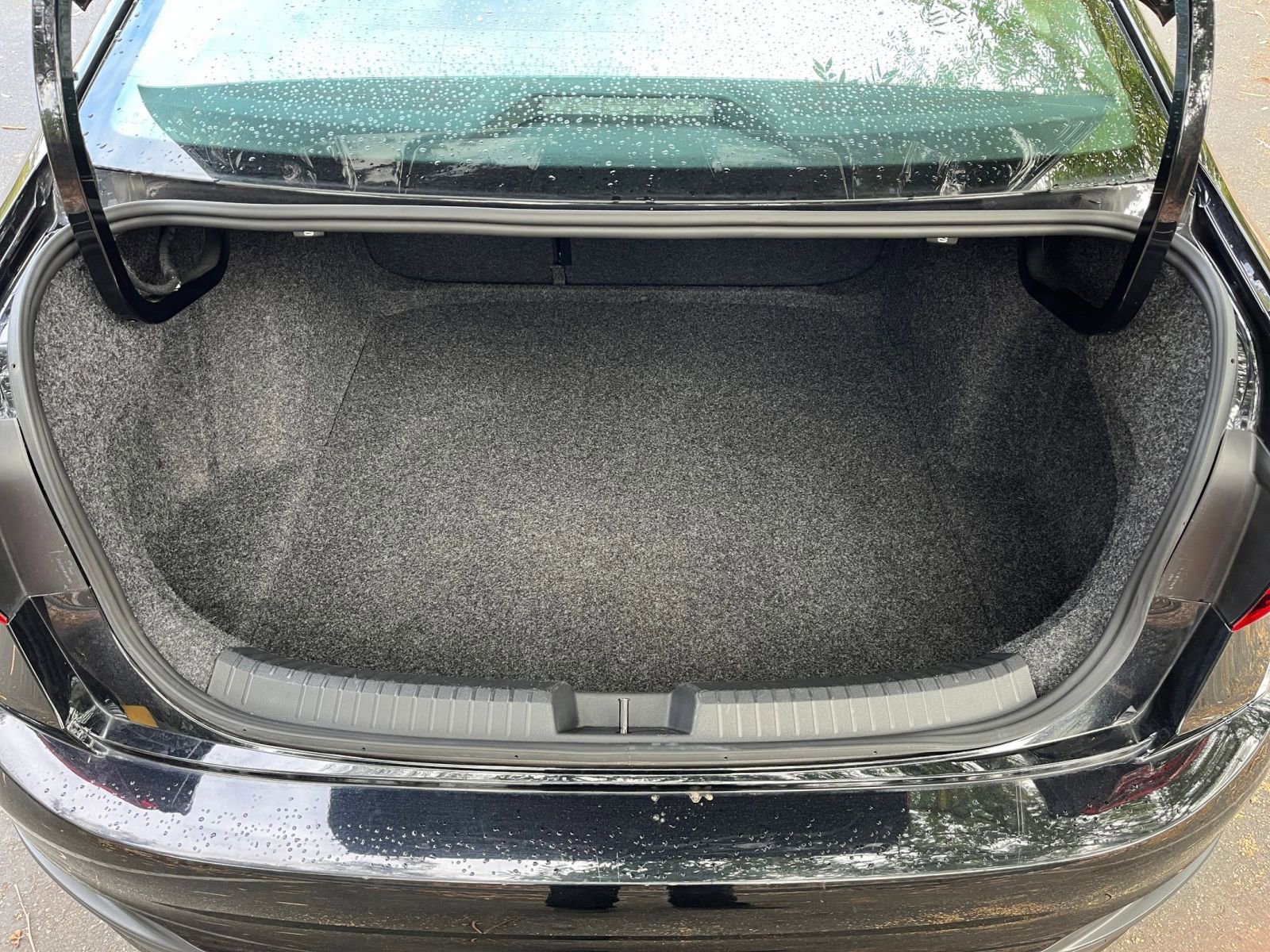Used 2025 Volkswagen Jetta SE image 30