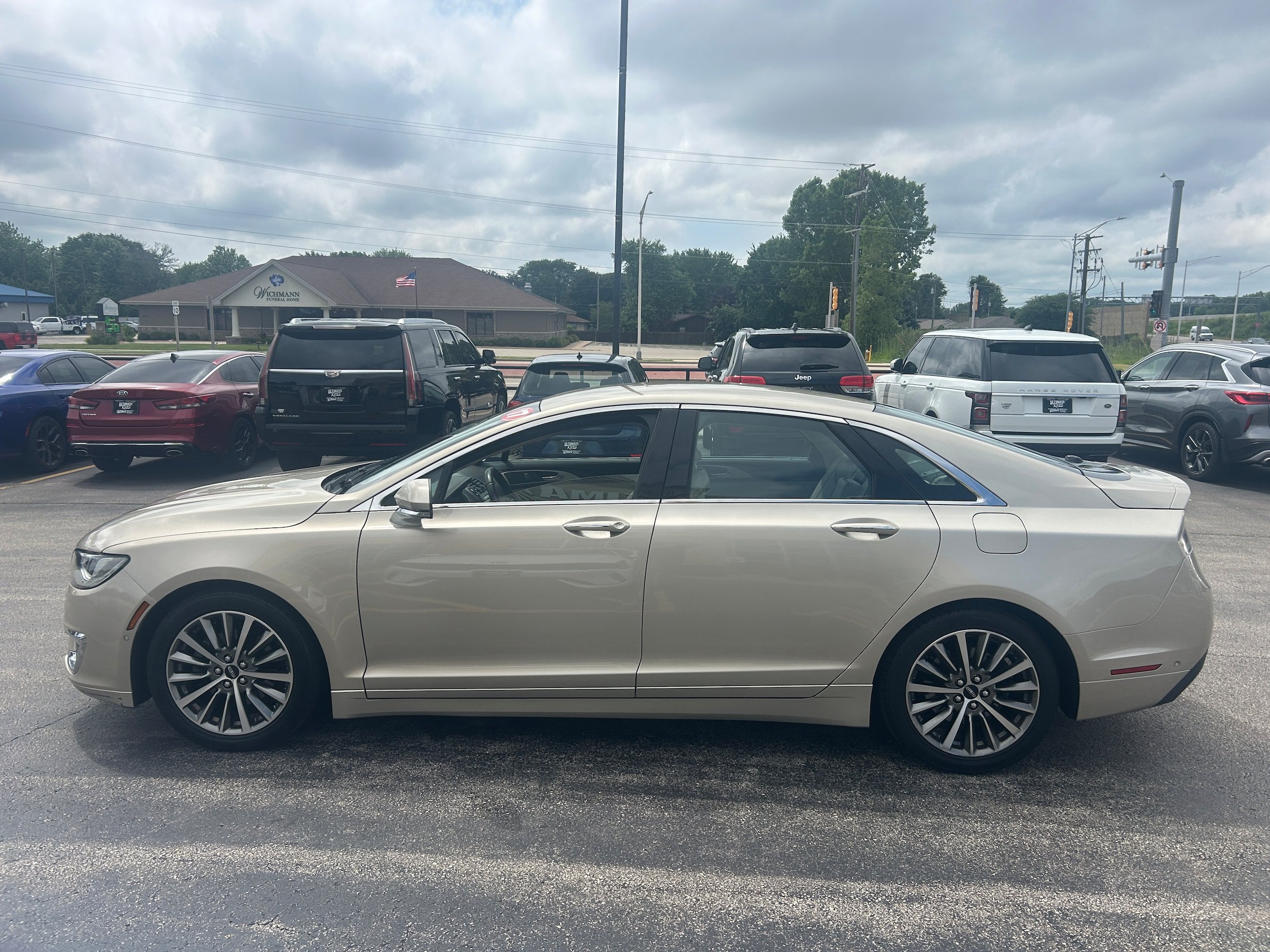 Used 2017 Lincoln MKZ Select w/ Technology Package FWD image 3