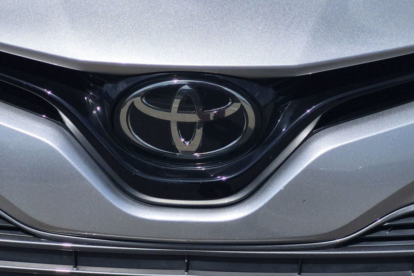 Used 2020 Toyota Camry XLE FWD image 11