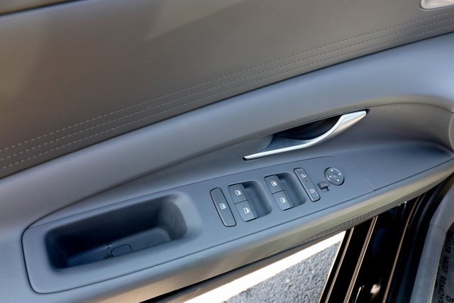 Used 2024 Hyundai Elantra SE image 35