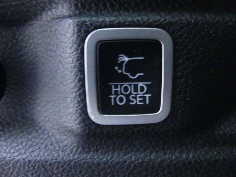 Used 2023 Jeep Grand Cherokee L Summit AWD/4WD image 39