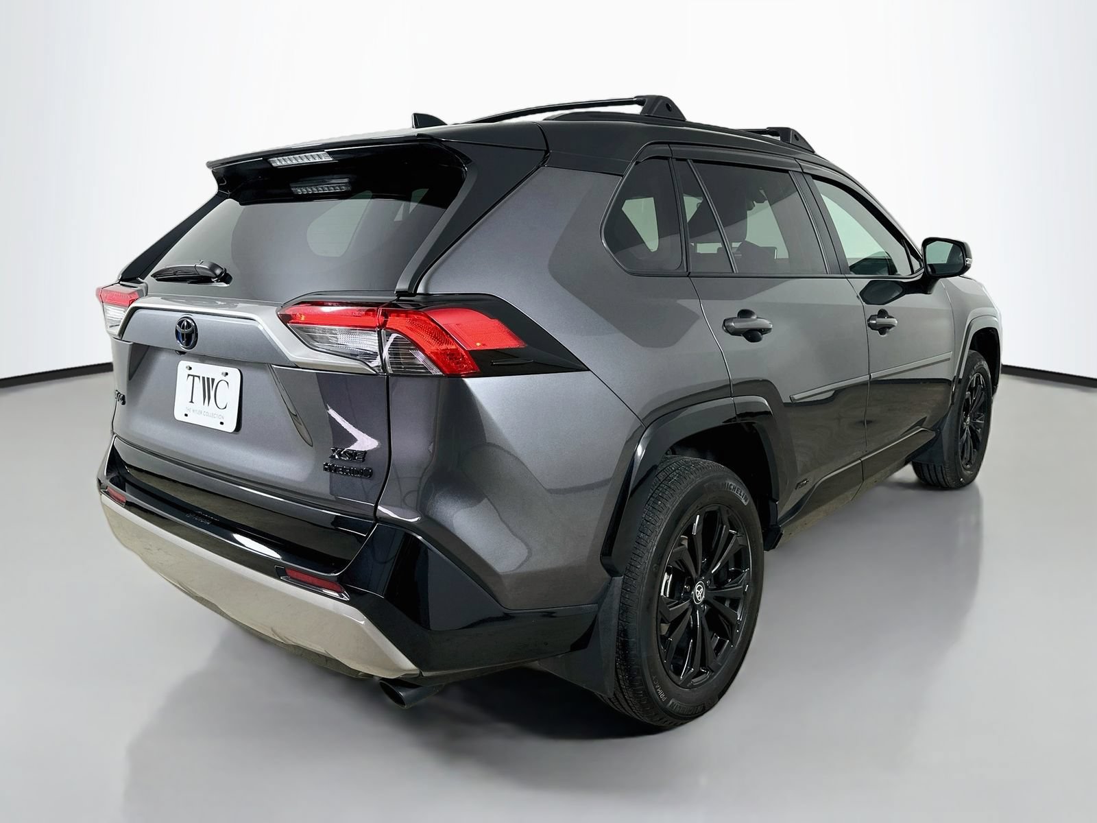 Used 2024 Toyota RAV4 XSE w/ Weather Package AWD/4WD image 5