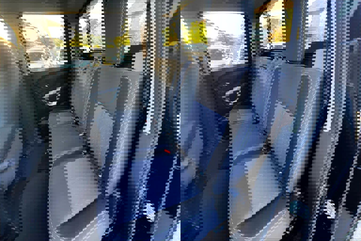 Used 2022 Nissan Titan SV image 18