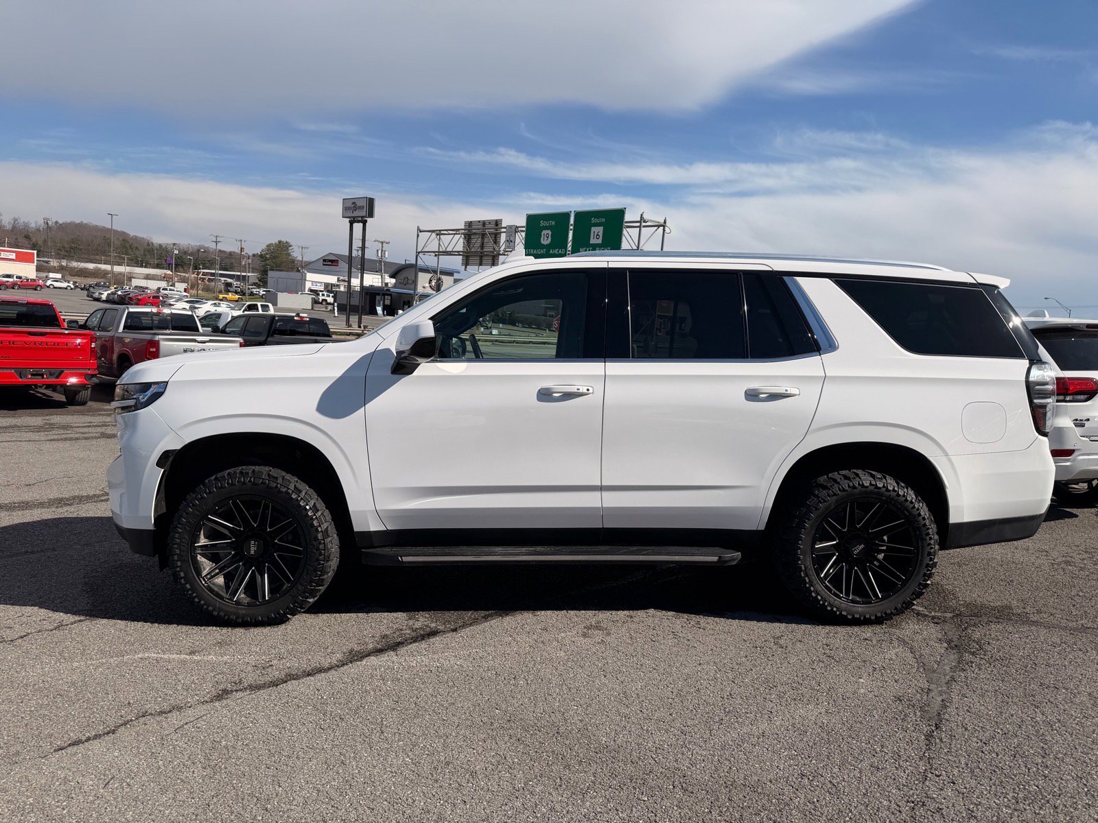 Used 2023 Chevrolet Tahoe LS image 3
