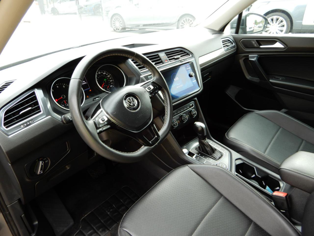 Used 2021 Volkswagen Tiguan SEL AWD/4WD image 12