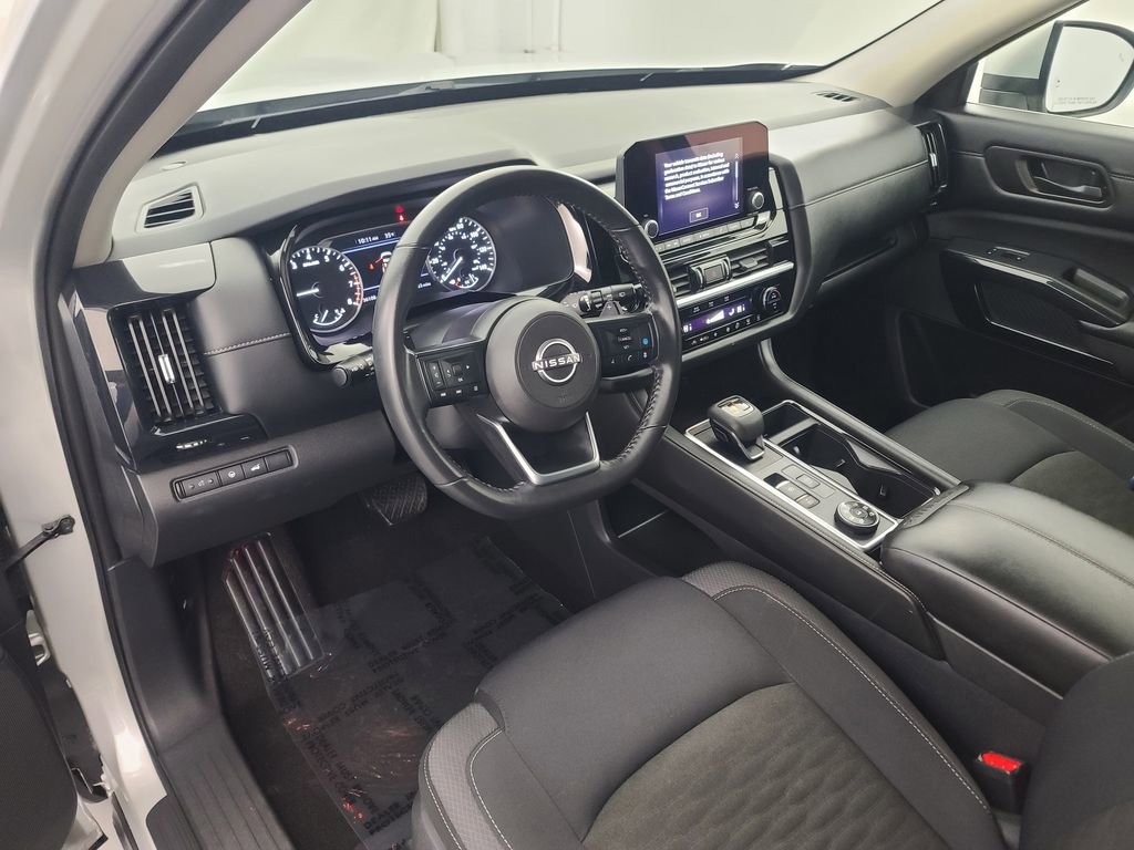 Used 2025 Nissan Pathfinder SV image 25