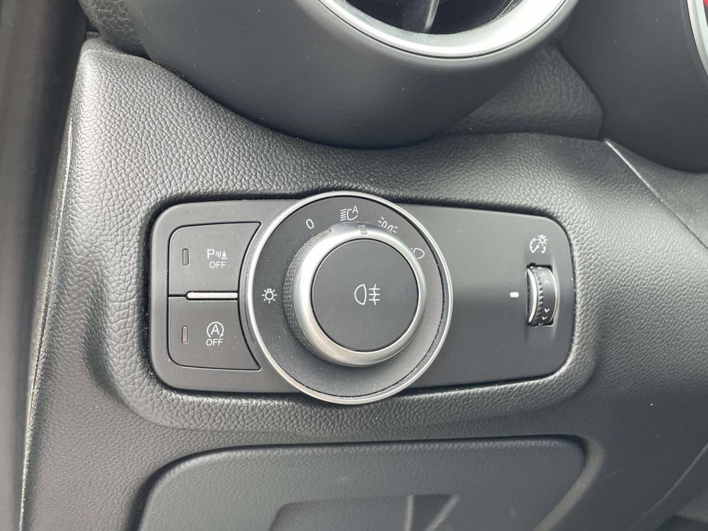 Used 2017 Alfa Romeo Giulia AWD image 34