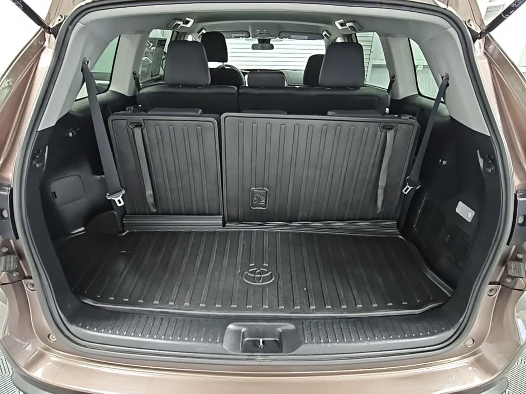 Used 2019 Toyota Highlander LE FWD image 32