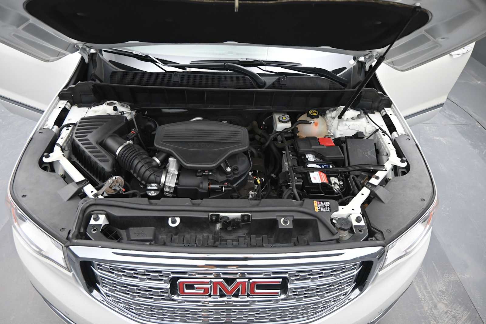 Used 2019 GMC Acadia Denali w/ Technology Package AWD/4WD image 25