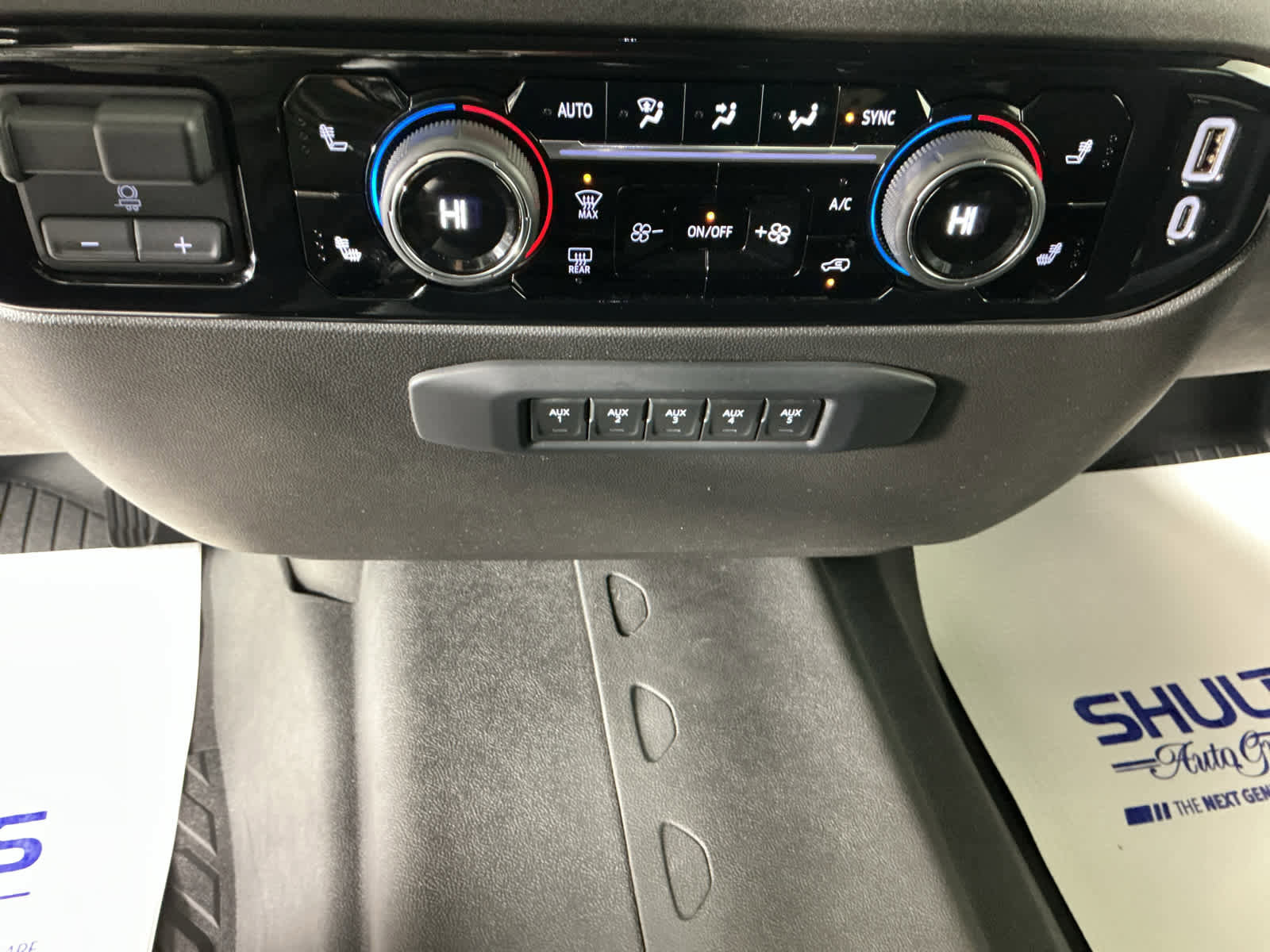 Used 2024 Chevrolet Silverado 3500 LT w/ Convenience Package image 40