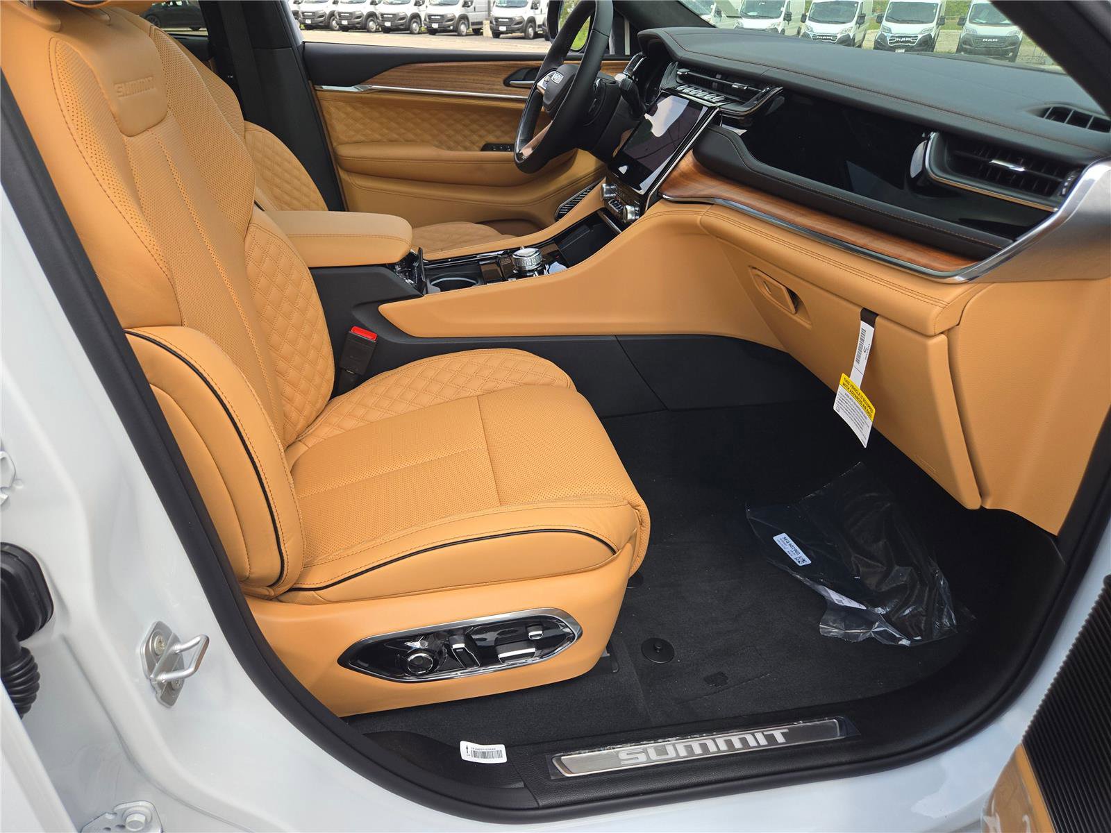 New 2025 Jeep Grand Cherokee Summit image 8
