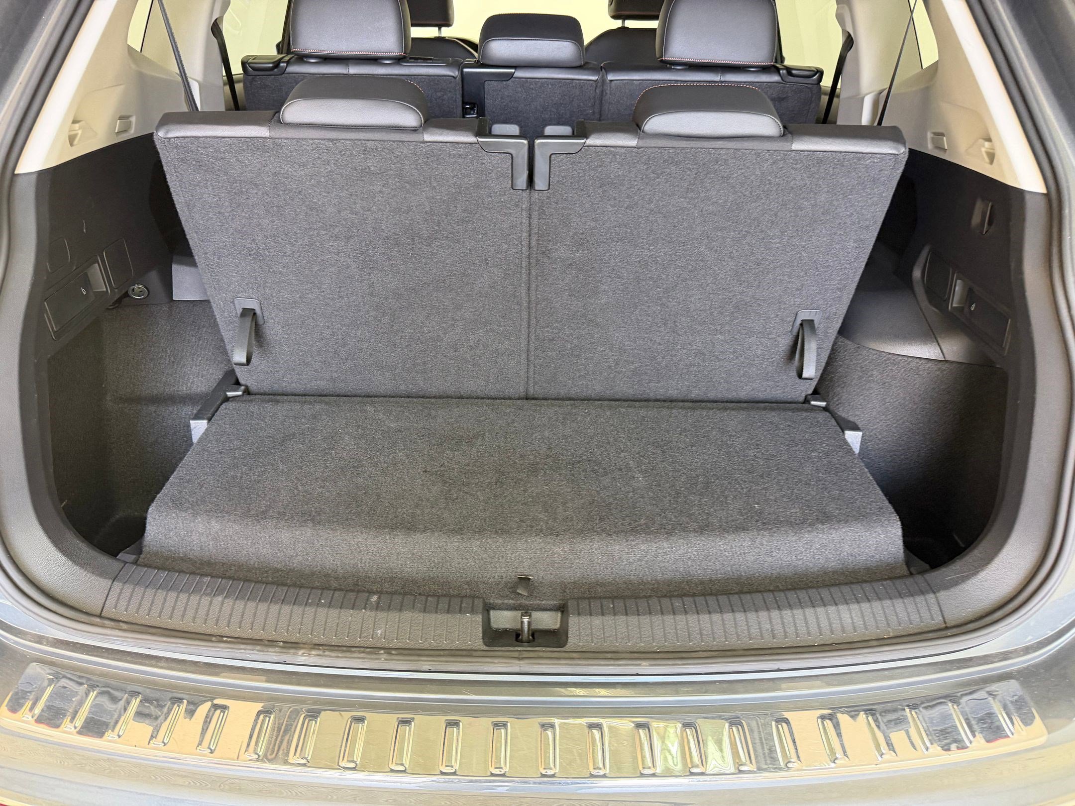 Used 2024 Volkswagen Tiguan Wolfsburg Edition image 23