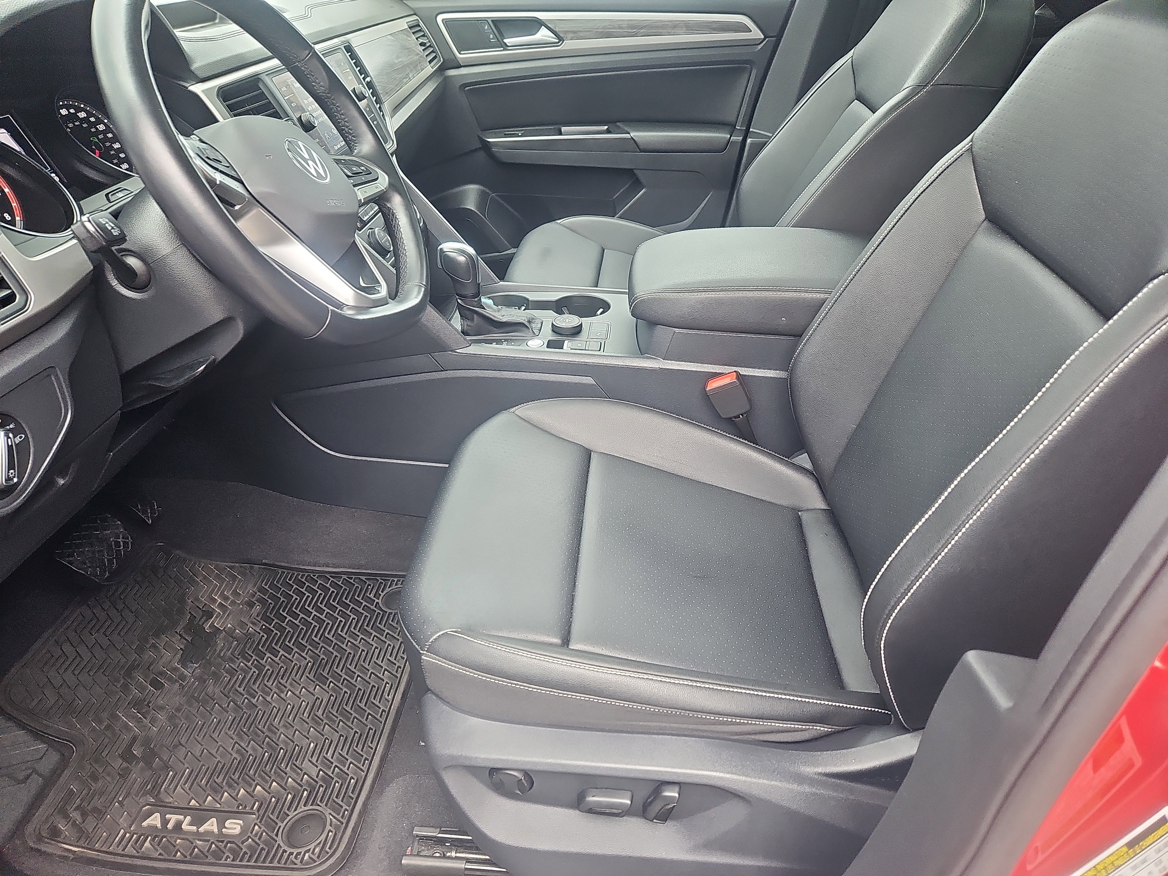 Certified 2020 Volkswagen Atlas Cross Sport SE w/ Panoramic Sunroof Package image 32