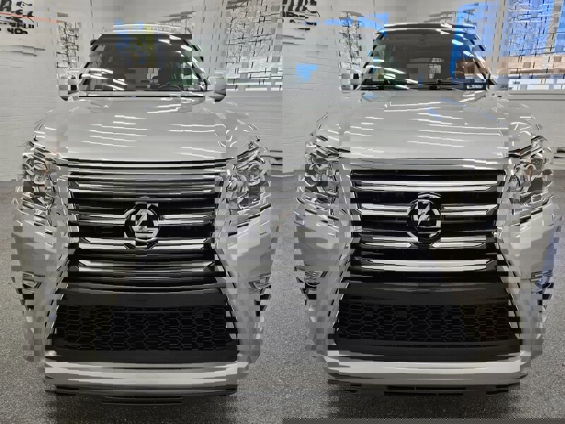 Used 2017 Lexus GX 460 image 2