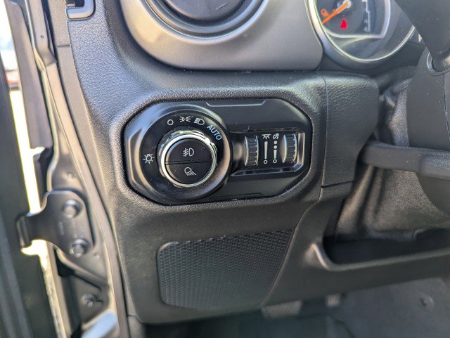 Used 2021 Jeep Gladiator Willys AWD/4WD image 15
