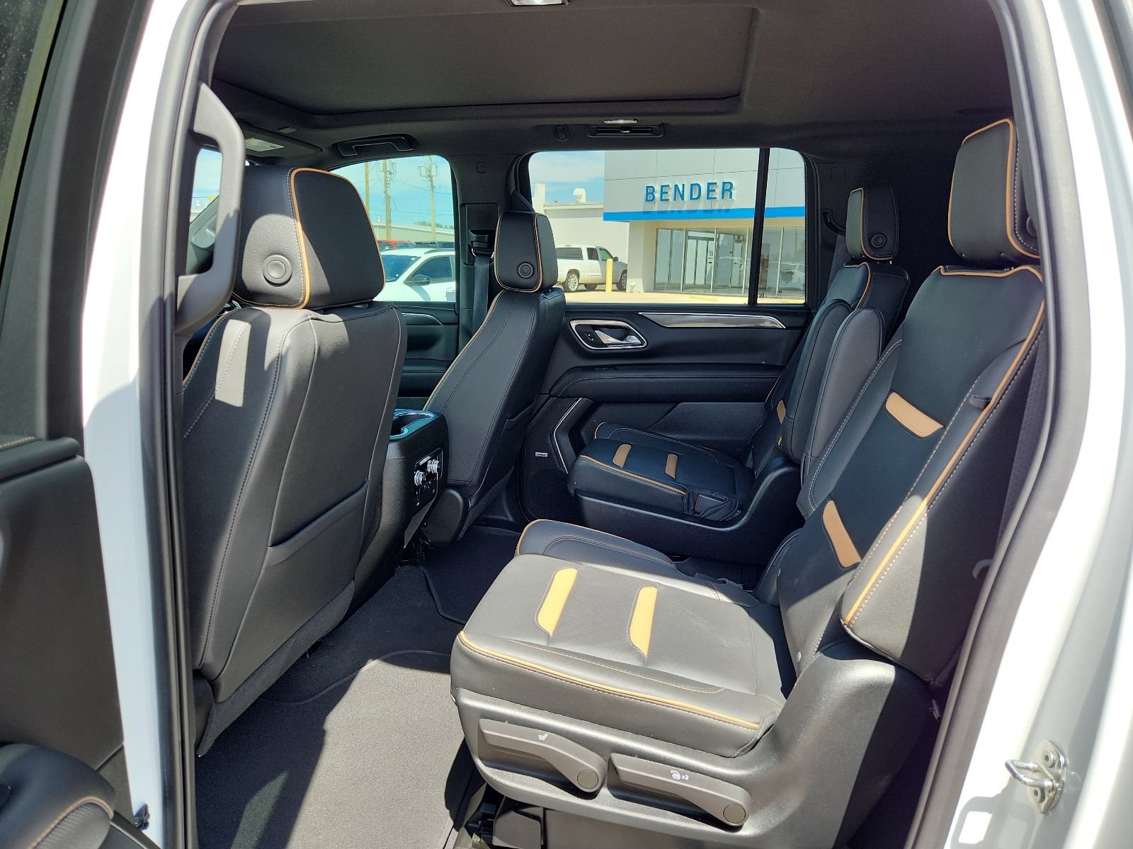 Used 2023 GMC Yukon XL AT4 AWD/4WD image 8