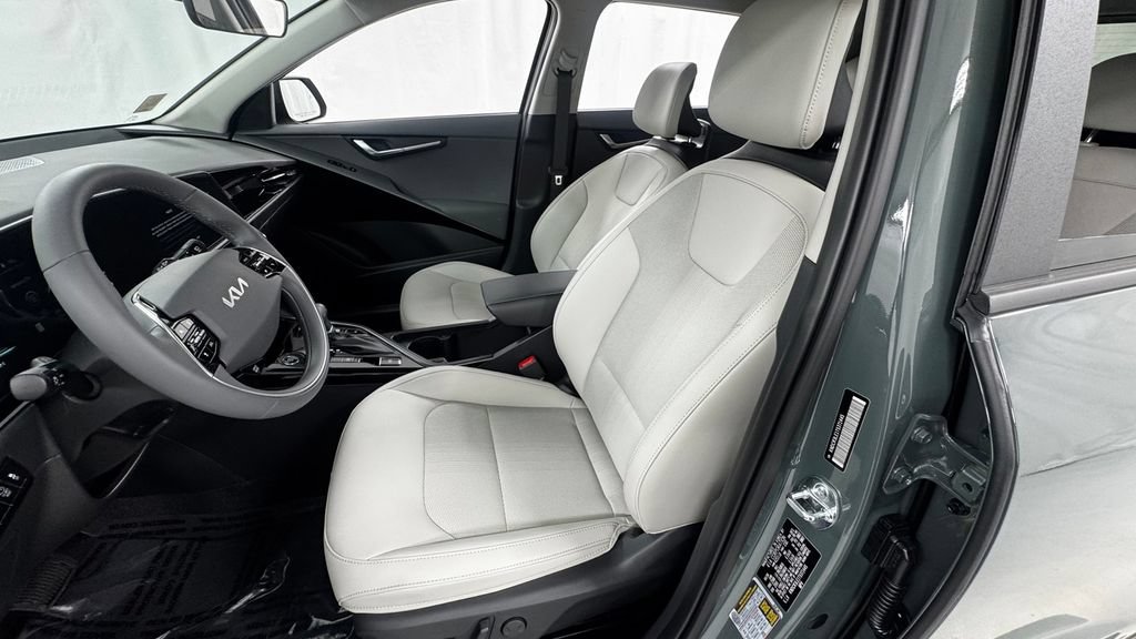 New 2026 Kia Niro EX FWD image 10