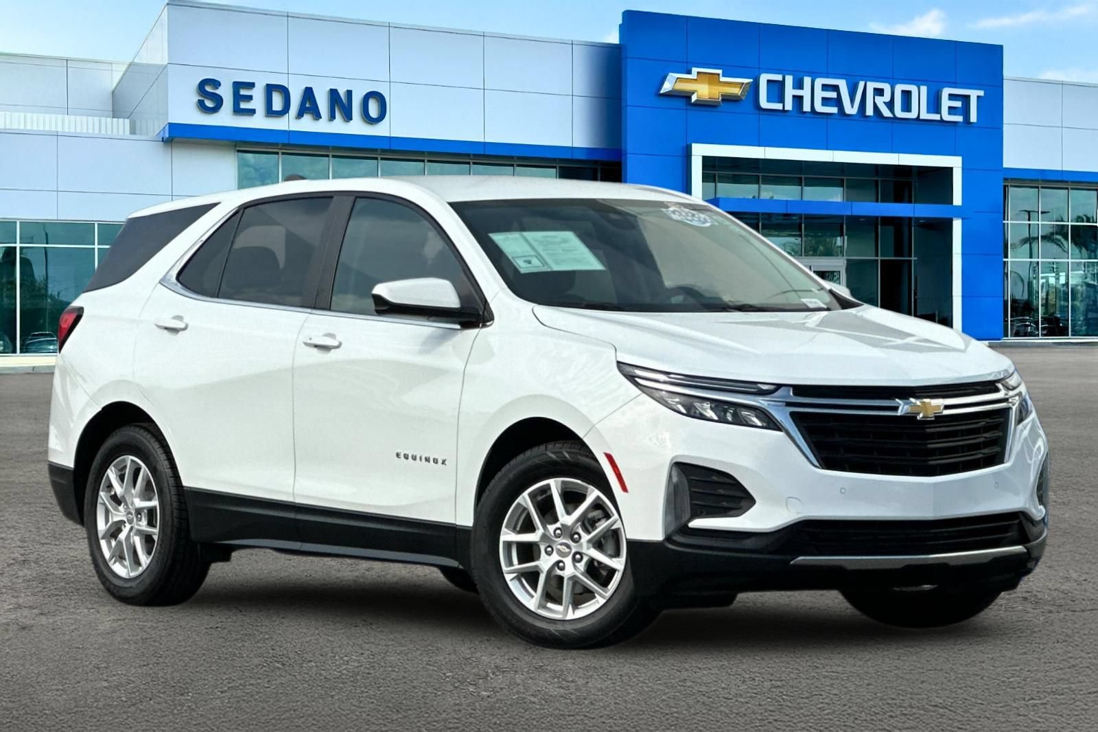 Used 2024 Chevrolet Equinox LT FWD image 2