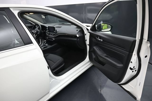 Used 2025 Nissan Altima 2.5 SV FWD image 30