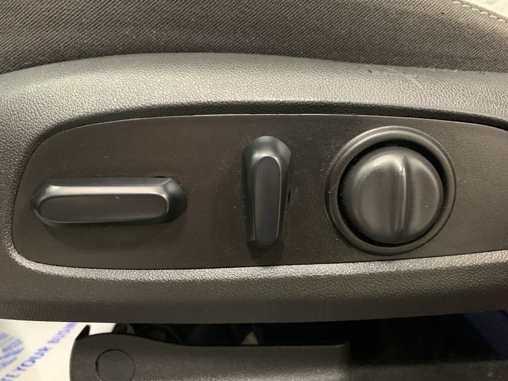 Used 2019 Chevrolet Equinox LT AWD/4WD image 17