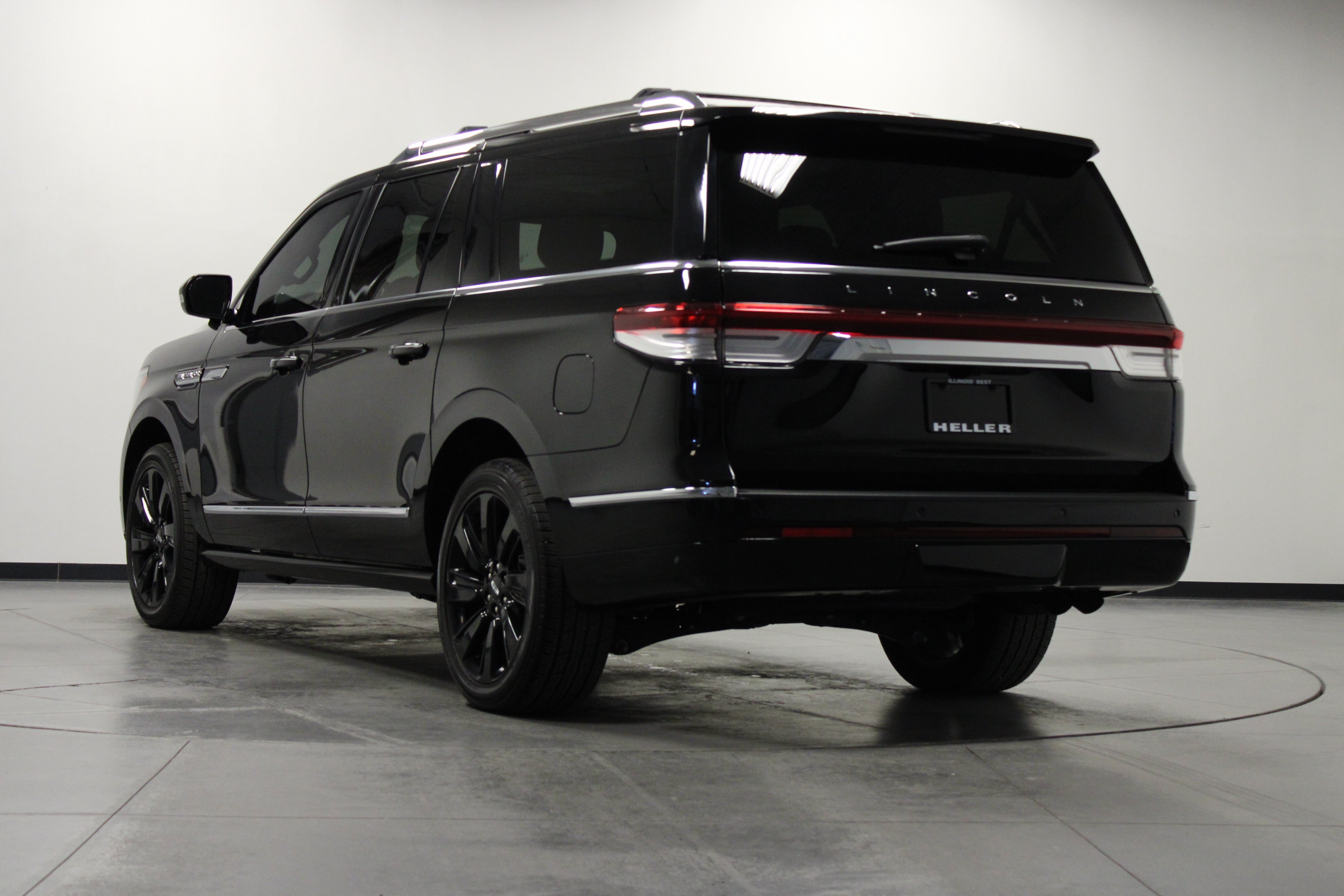 Used 2024 Lincoln Navigator L Reserve AWD/4WD image 6