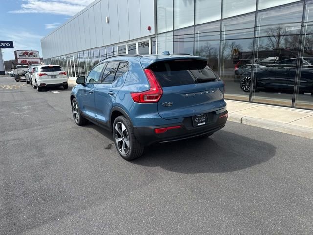 Certified 2025 Volvo XC40 B5 Plus image 3
