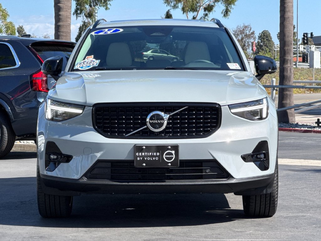 Certified 2024 Volvo XC40 B5 Ultimate w/ Protection Package Premier AWD/4WD image 8