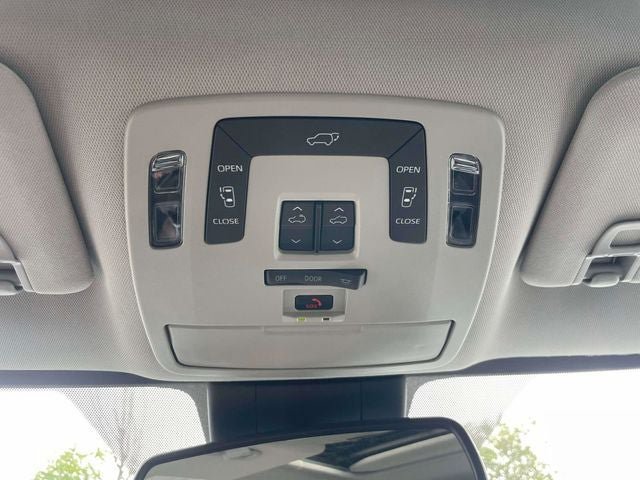 Certified 2024 Toyota Sienna XLE FWD image 33