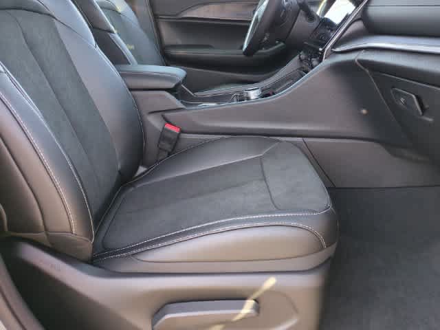 Certified 2024 Jeep Grand Cherokee L Altitude AWD/4WD image 24