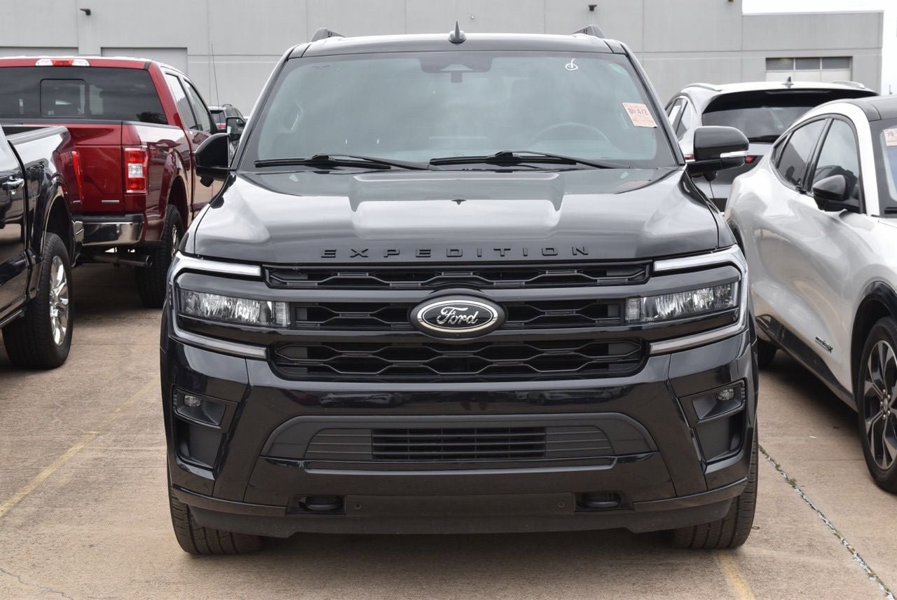 Certified 2024 Ford Expedition Max Limited AWD/4WD image 3